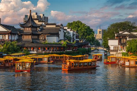 南京中央路怎麼去?走過這條路，不只是一段風景，更是一種生活的態度。